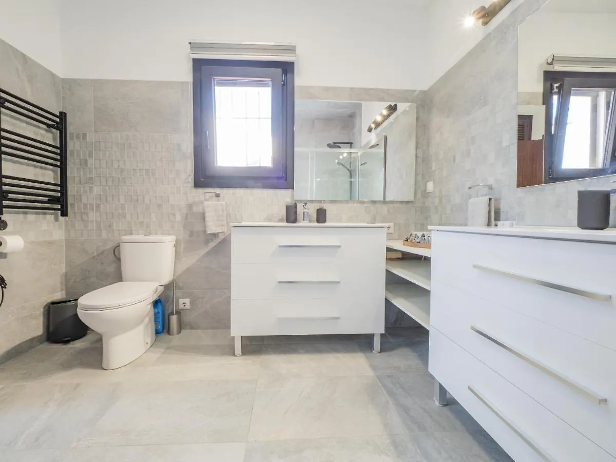 Cubo'S Beach Front Villa Benalmadena