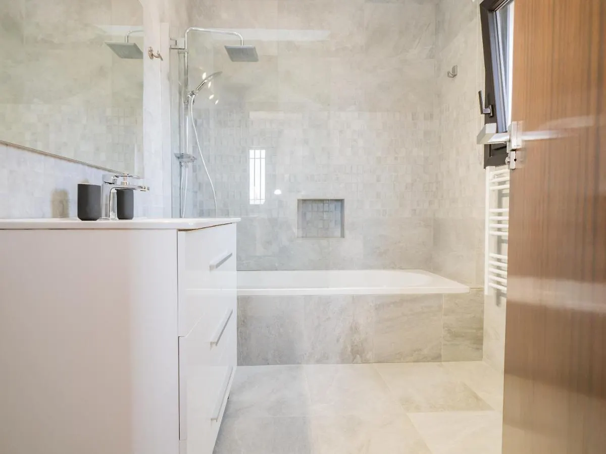 Cubo'S Beach Front Villa Benalmadena
