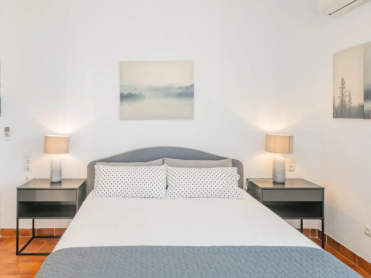 Cubo'S Beach Front Villa Benalmadena Spain