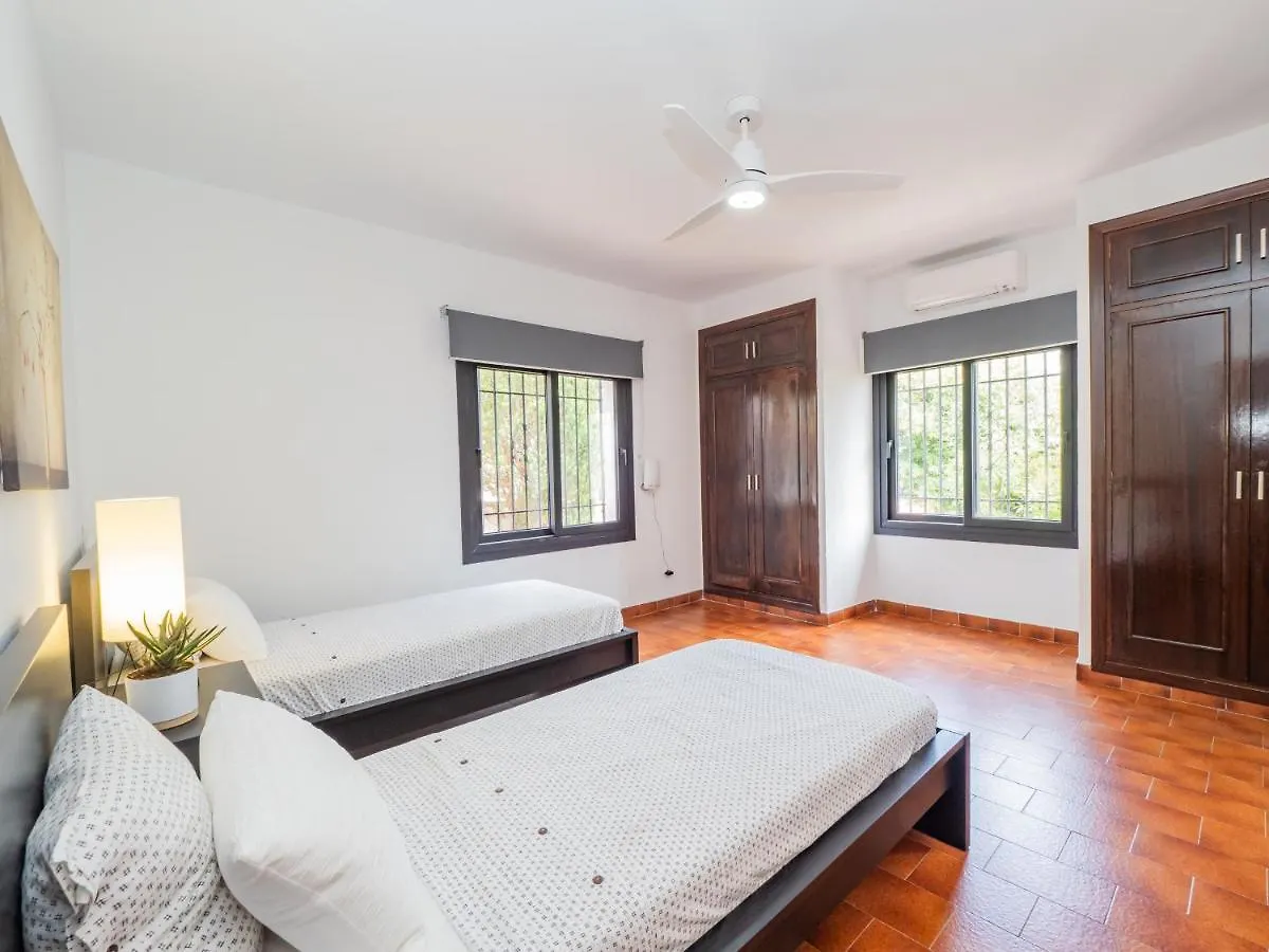 Cubo'S Beach Front Villa Benalmadena