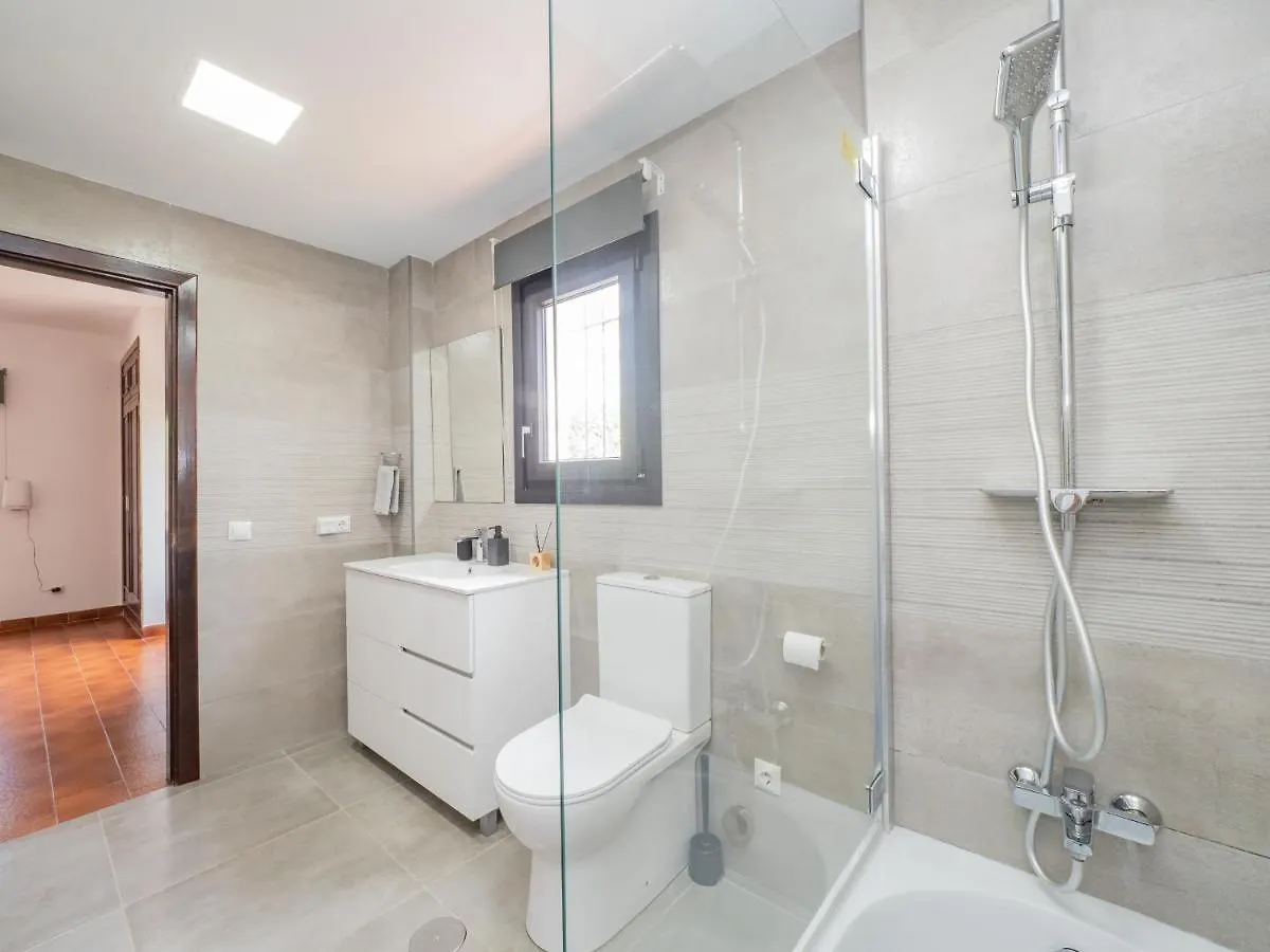 Cubo'S Beach Front Villa Benalmadena Spain