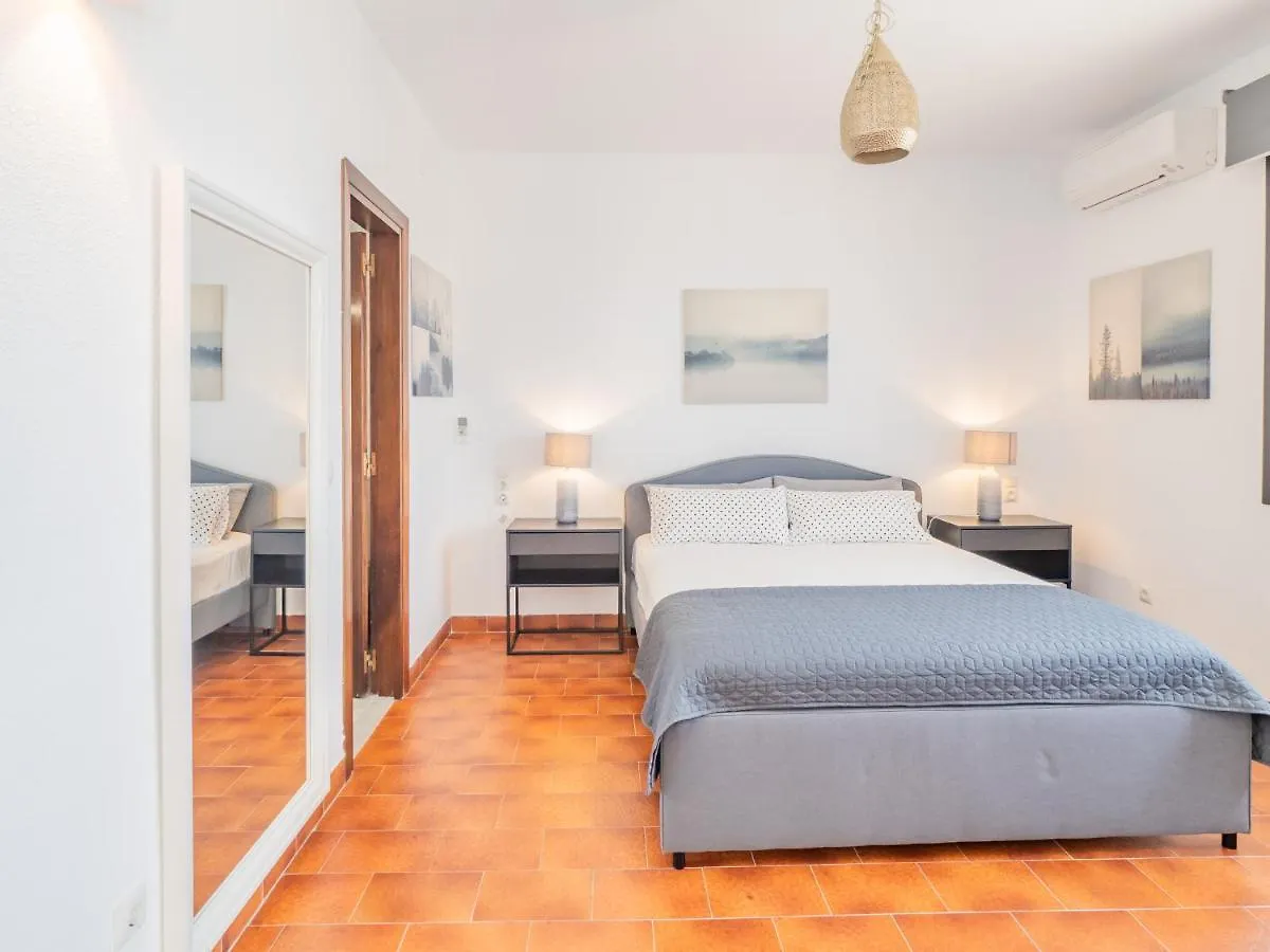 Cubo'S Beach Front Villa Benalmadena