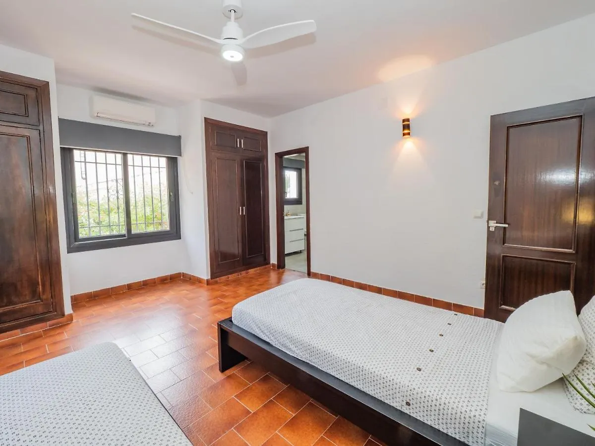 Cubo'S Beach Front Villa Benalmadena Spain