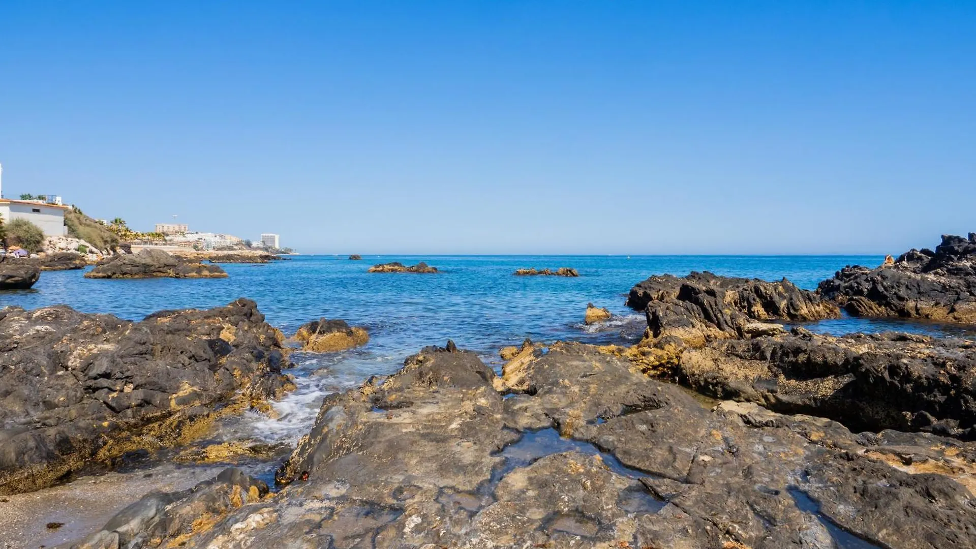Cubo'S Beach Front Villa Benalmadena Spain