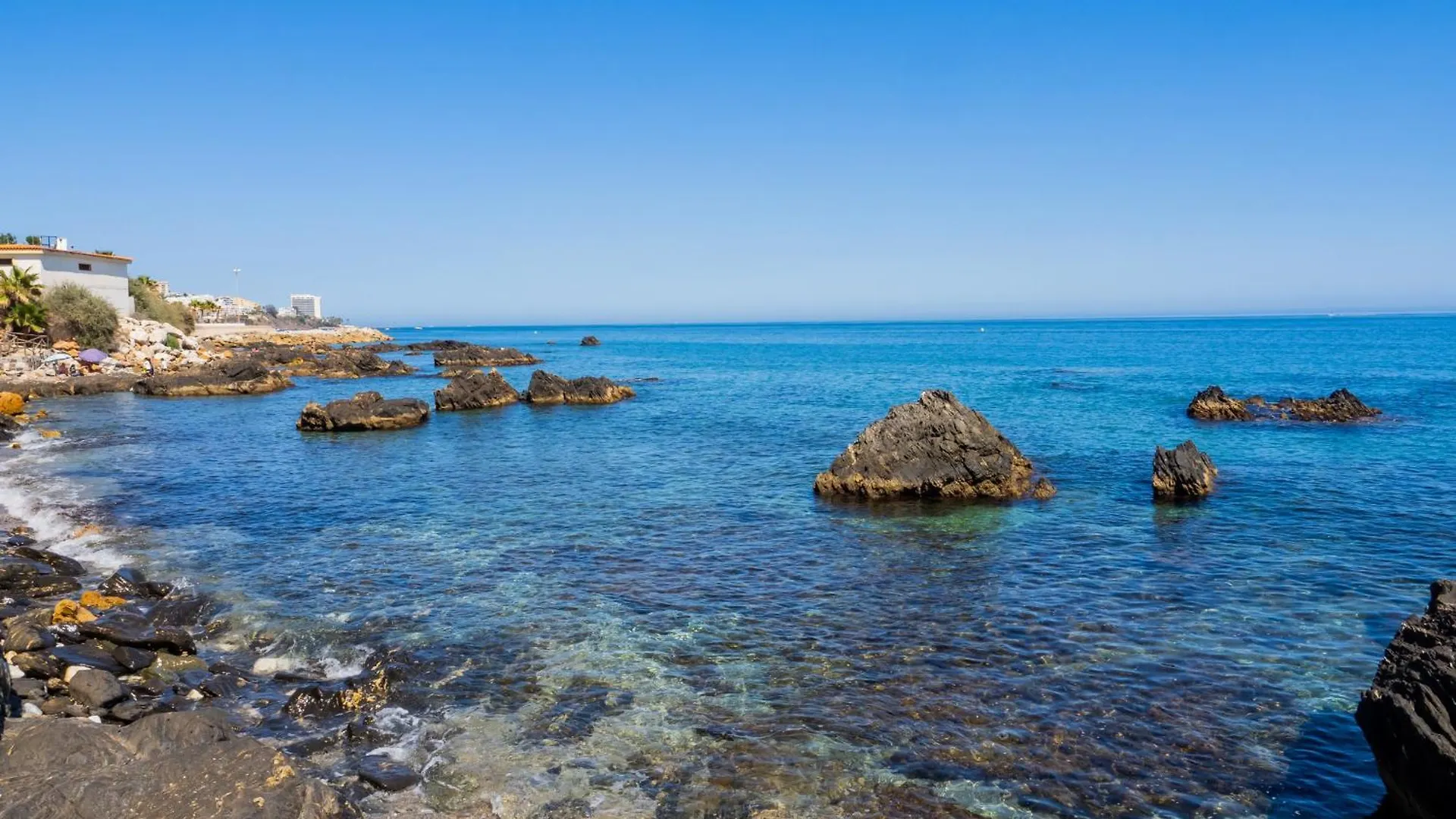 Cubo'S Beach Front Villa Benalmadena Spain