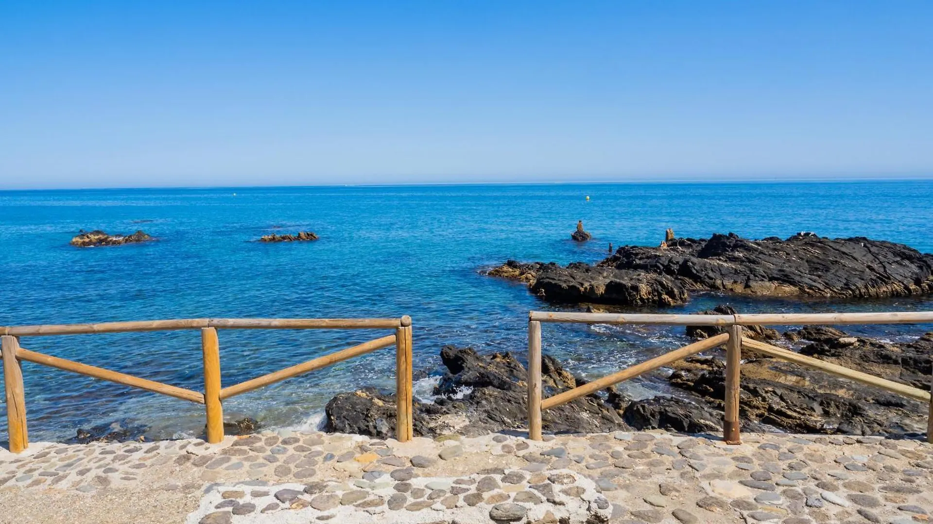 Cubo'S Beach Front Villa Benalmadena