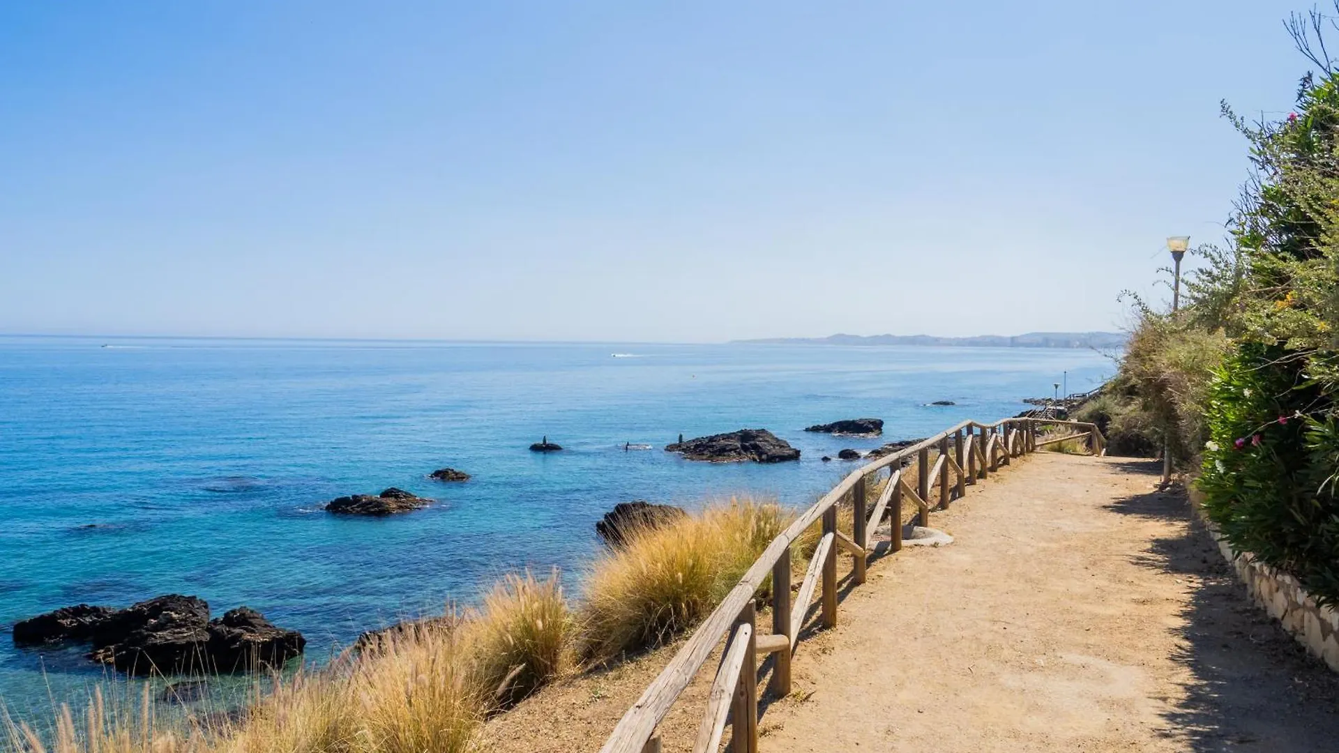 Cubo'S Beach Front Villa Benalmadena