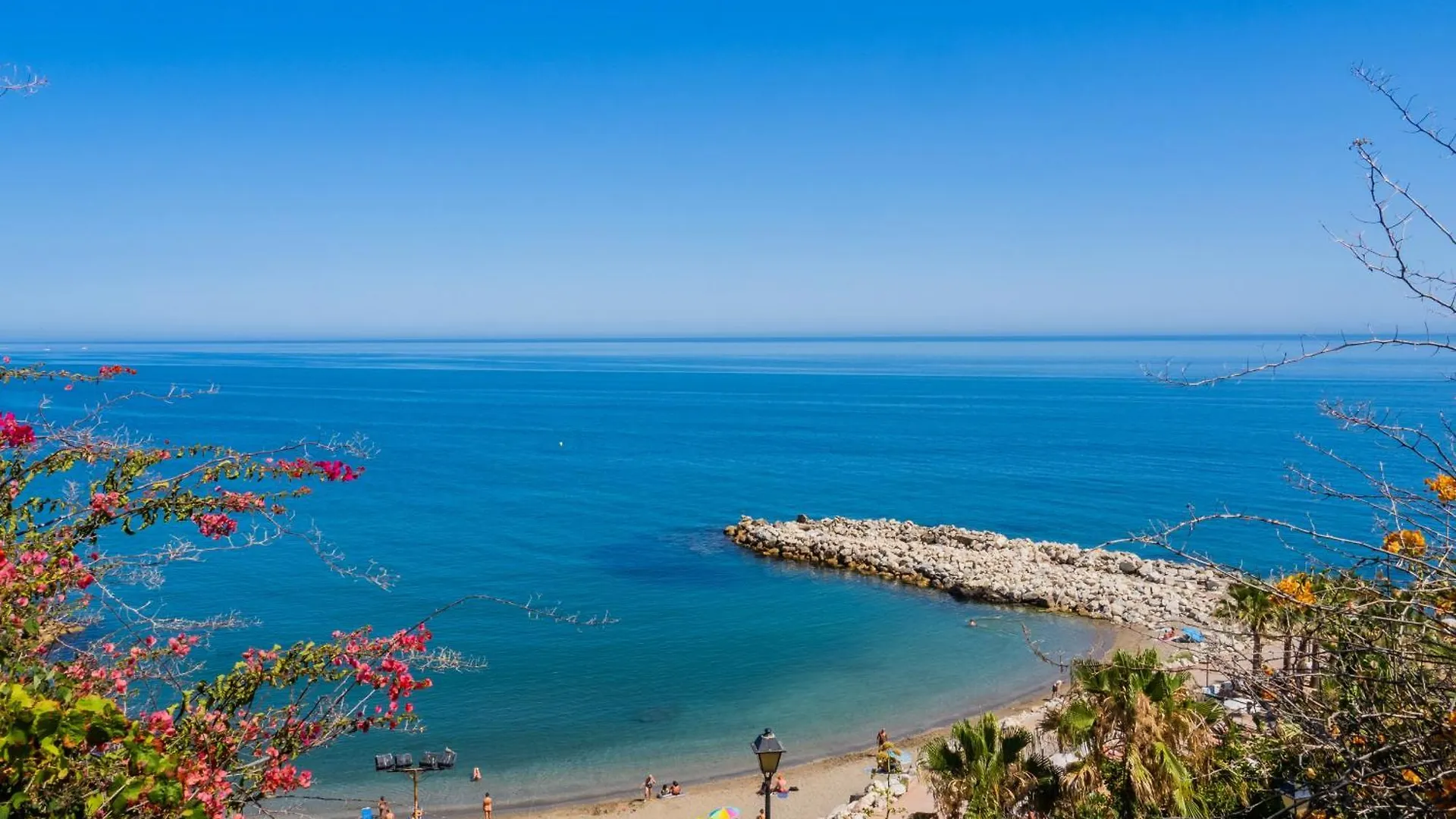 Cubo'S Beach Front Villa Benalmadena Spain