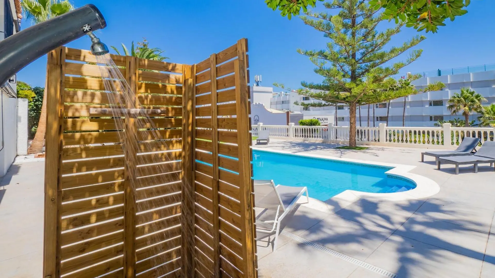 Cubo'S Beach Front Villa Benalmadena