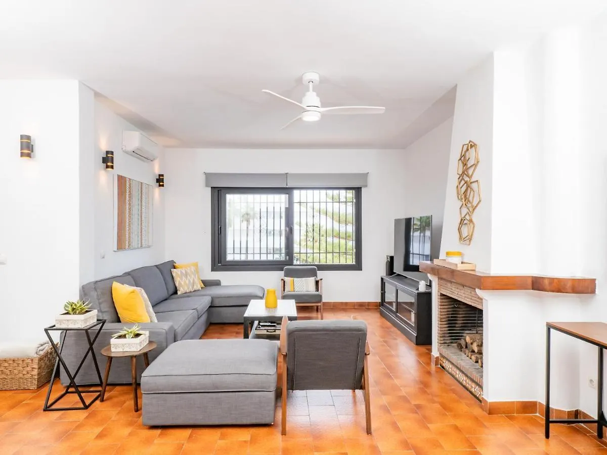 Cubo'S Beach Front Villa Benalmadena Spain