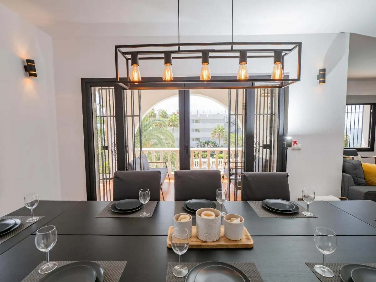 Cubo'S Beach Front Villa Benalmadena Spain