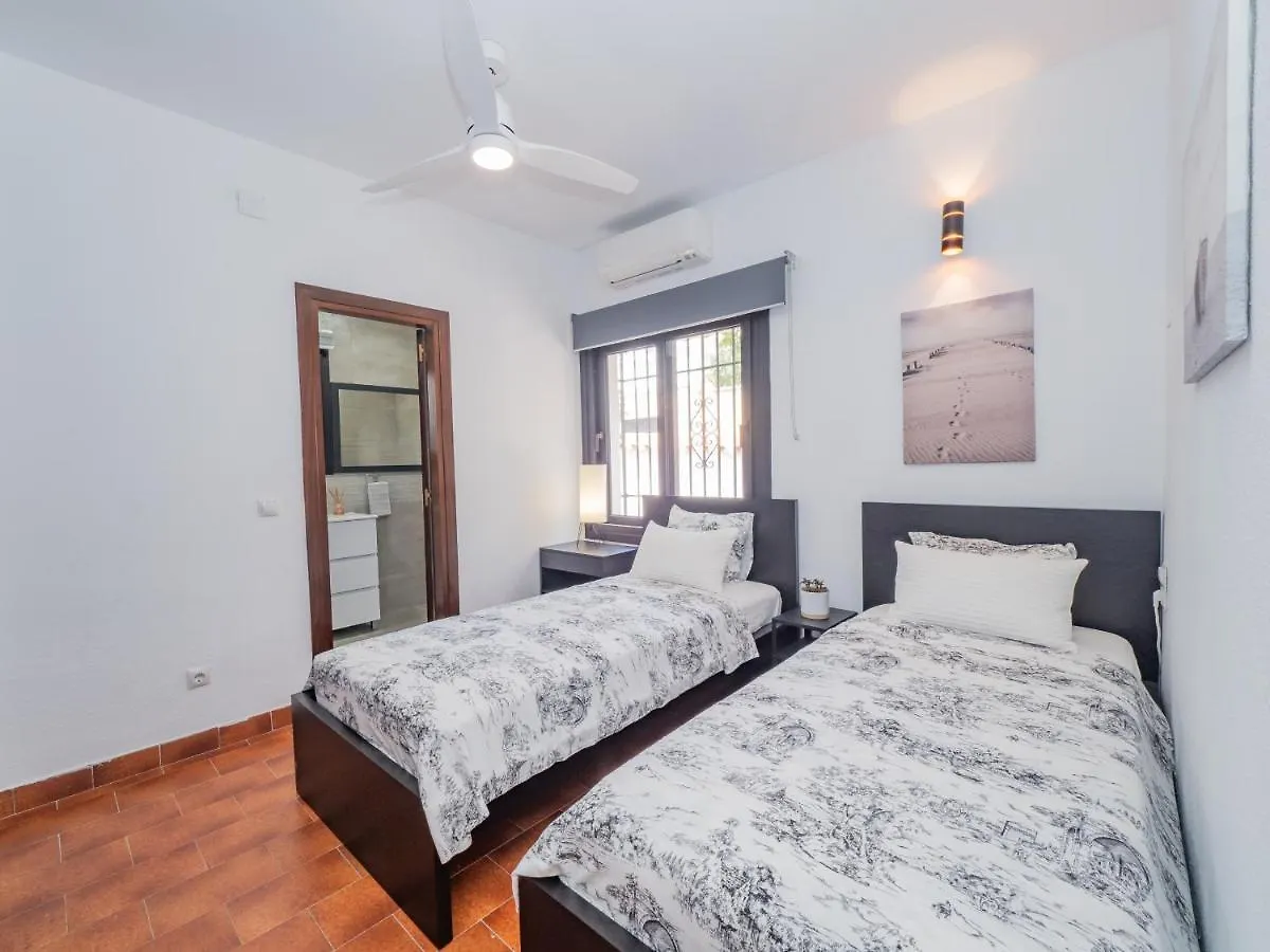 Cubo'S Beach Front Villa ベナルマデナ 0*,